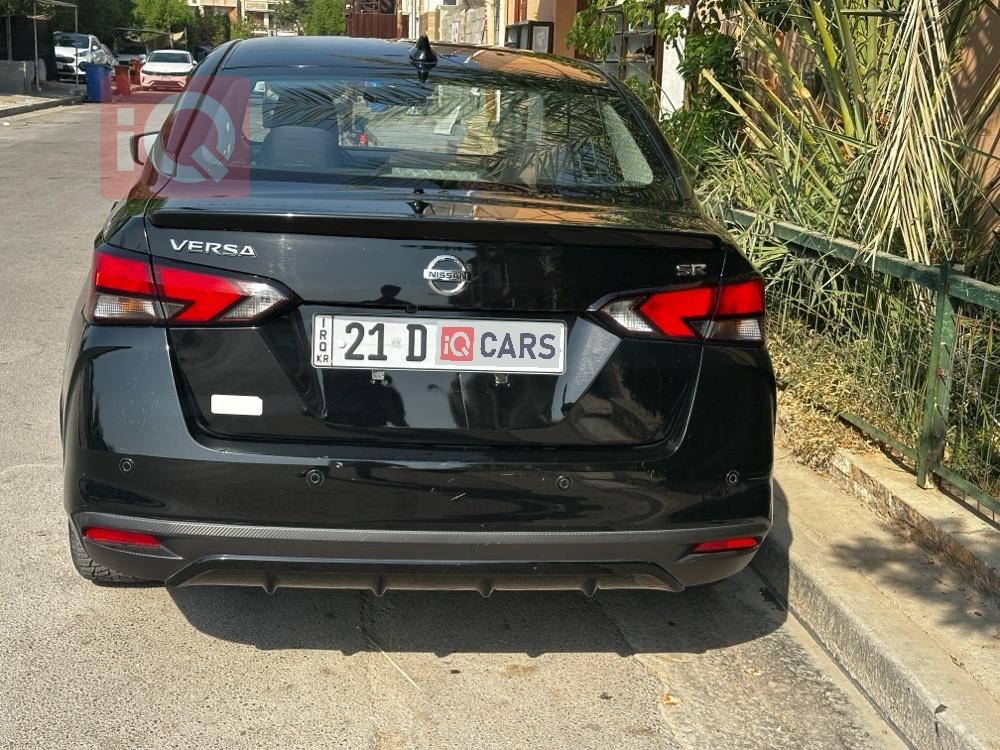 نيسان فيرسا